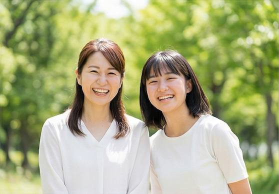 笑顔の母と娘